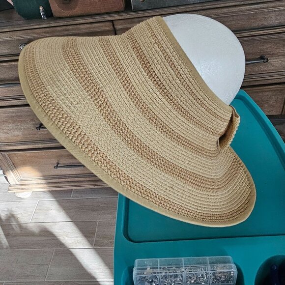 Magid Large Brim Sun Hat Visor RN#90894 Excellent Condition, like new - Picture 2 of 8